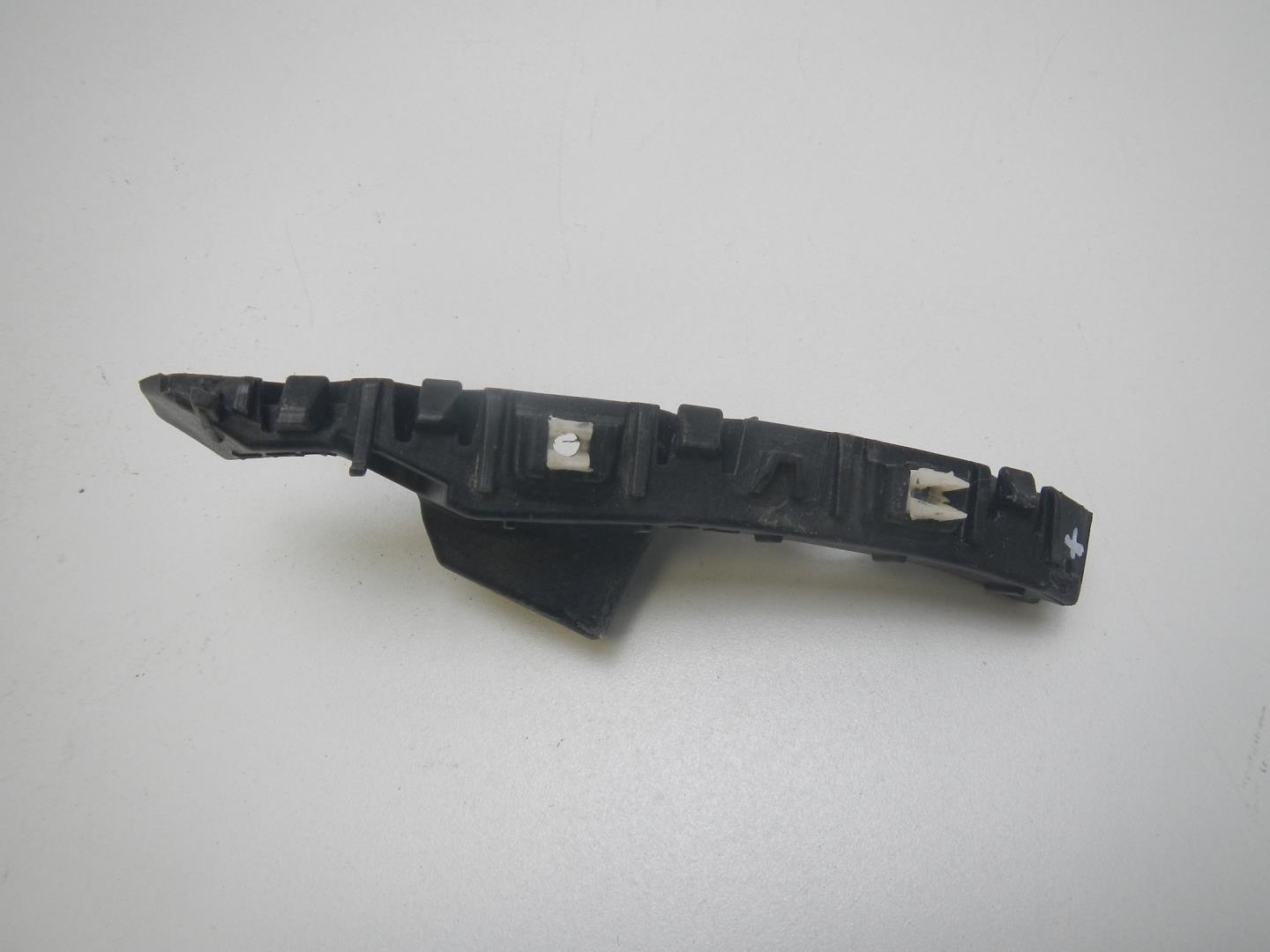 Кронштейн переднего бампера правый