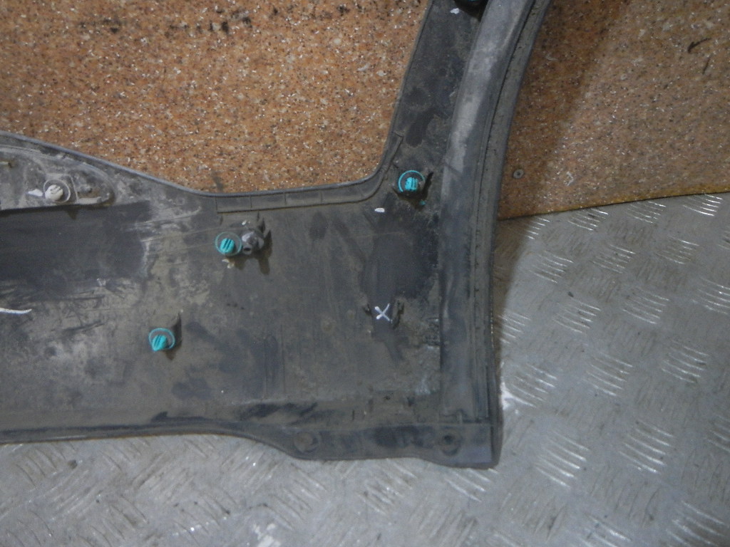 Молдинг задней правой двери