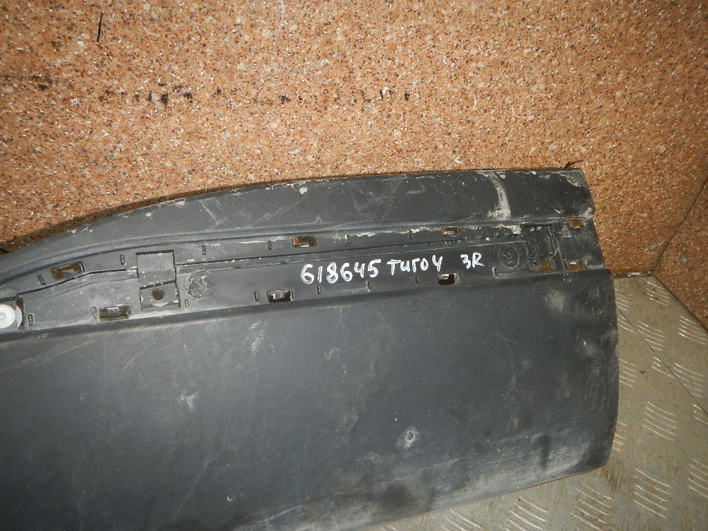 Молдинг задней правой двери