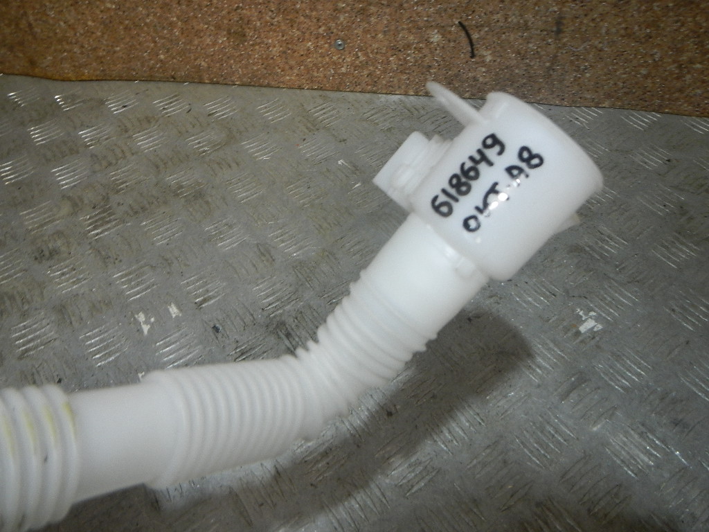 Горловина бачка омывателя