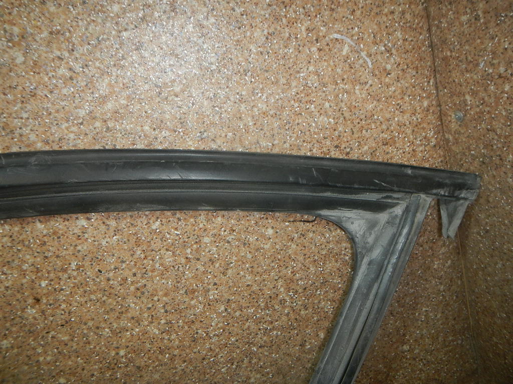 Уплотнитель стекла двери