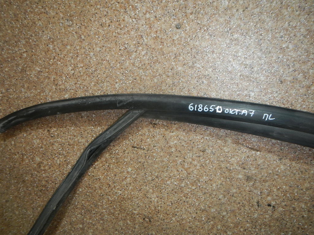 Уплотнитель стекла двери