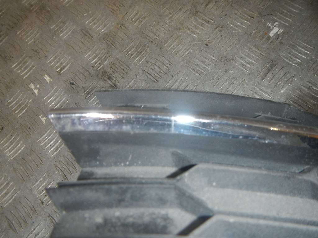 Решетка в бампер левая