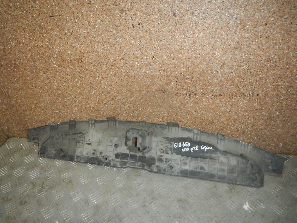 Кожух замка капота