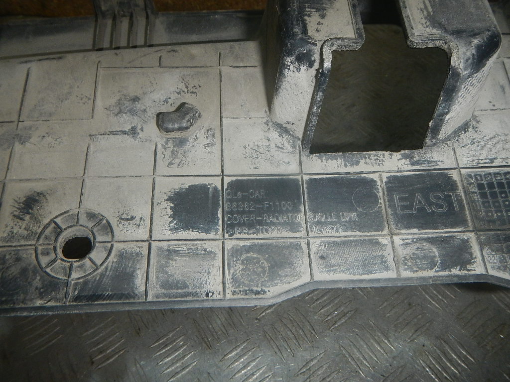 Кожух замка капота