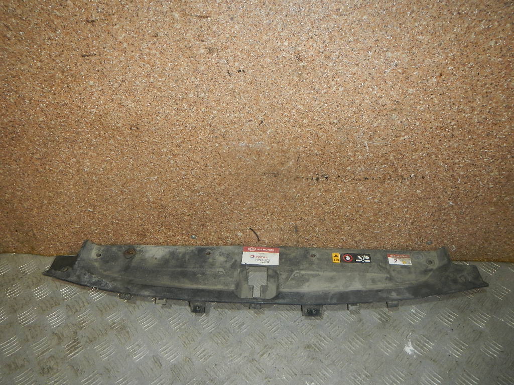 Кожух замка капота