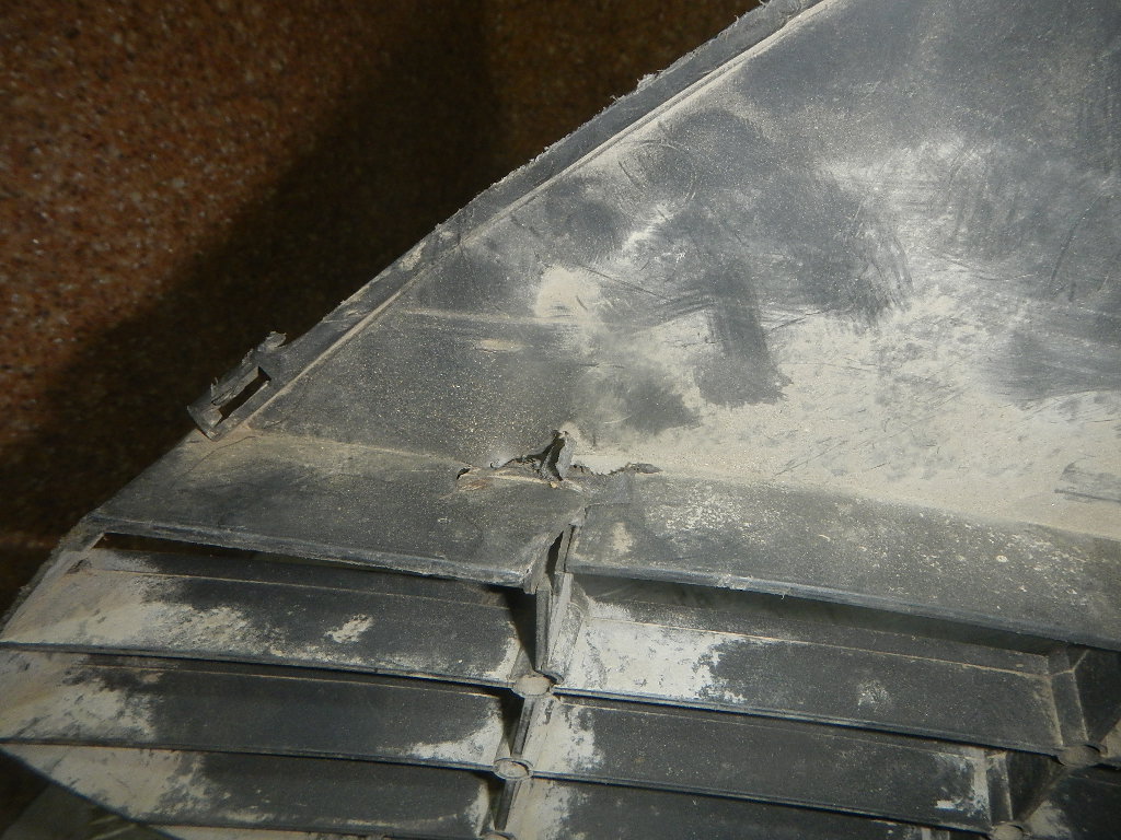 Решетка в бампер центральная