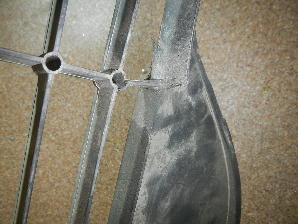 Решетка в бампер центральная