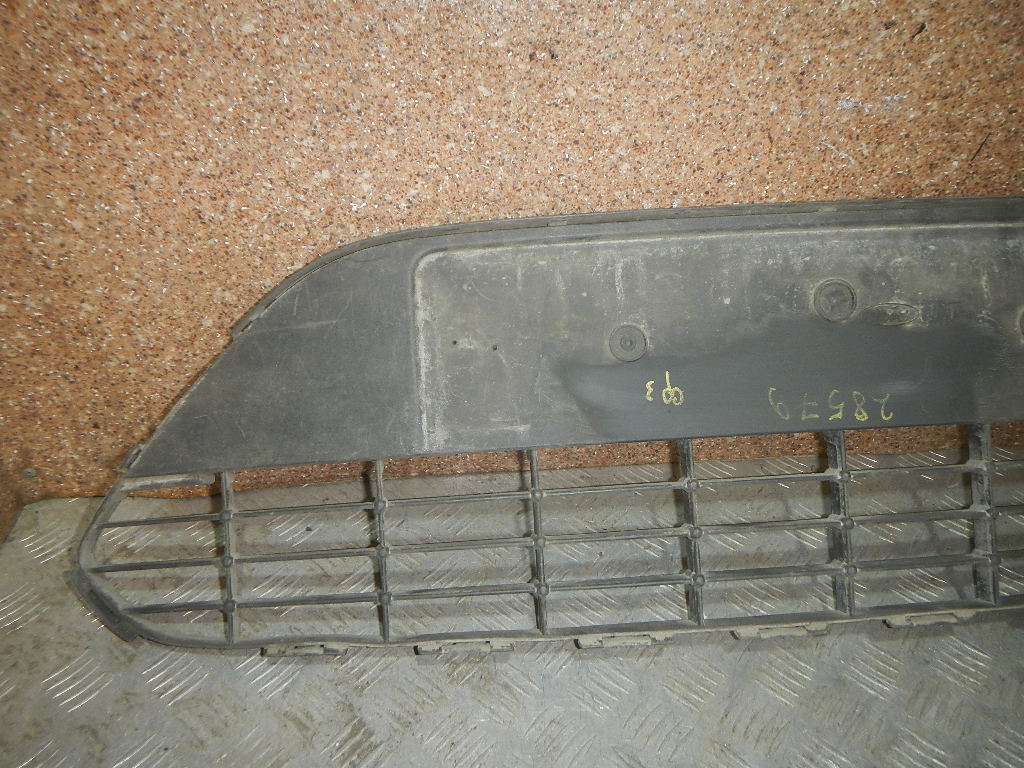 Решетка в бампер центральная