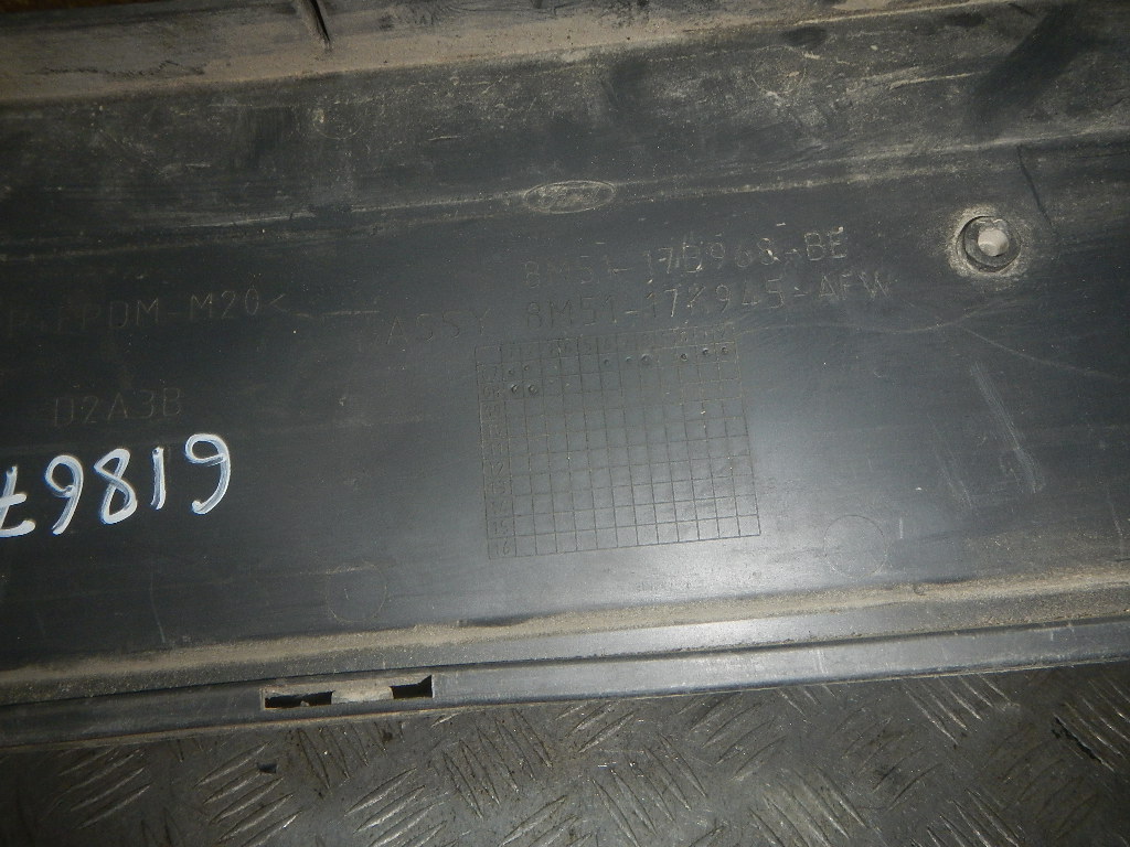 Решетка в бампер центральная