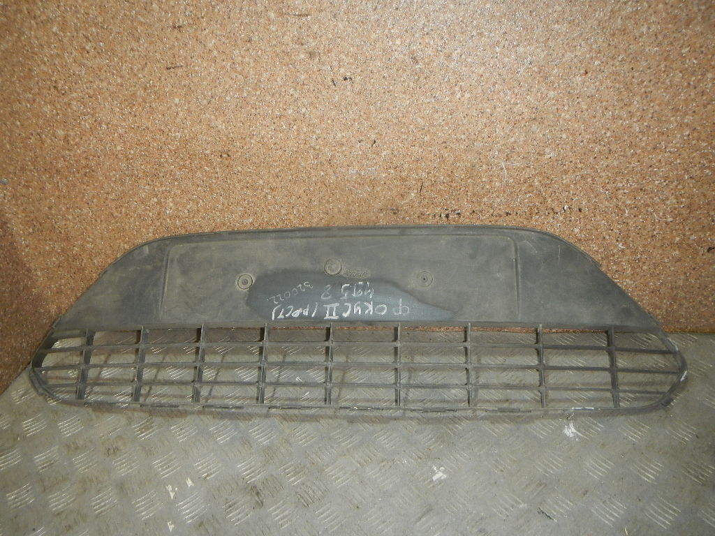 Решетка в бампер центральная
