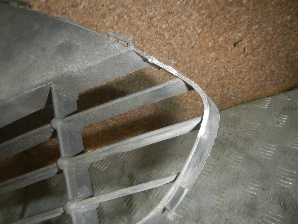 Решетка в бампер центральная