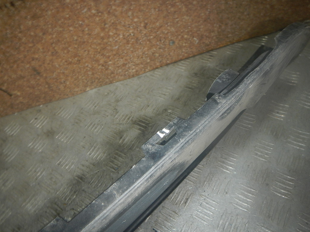 Решетка в бампер центральная