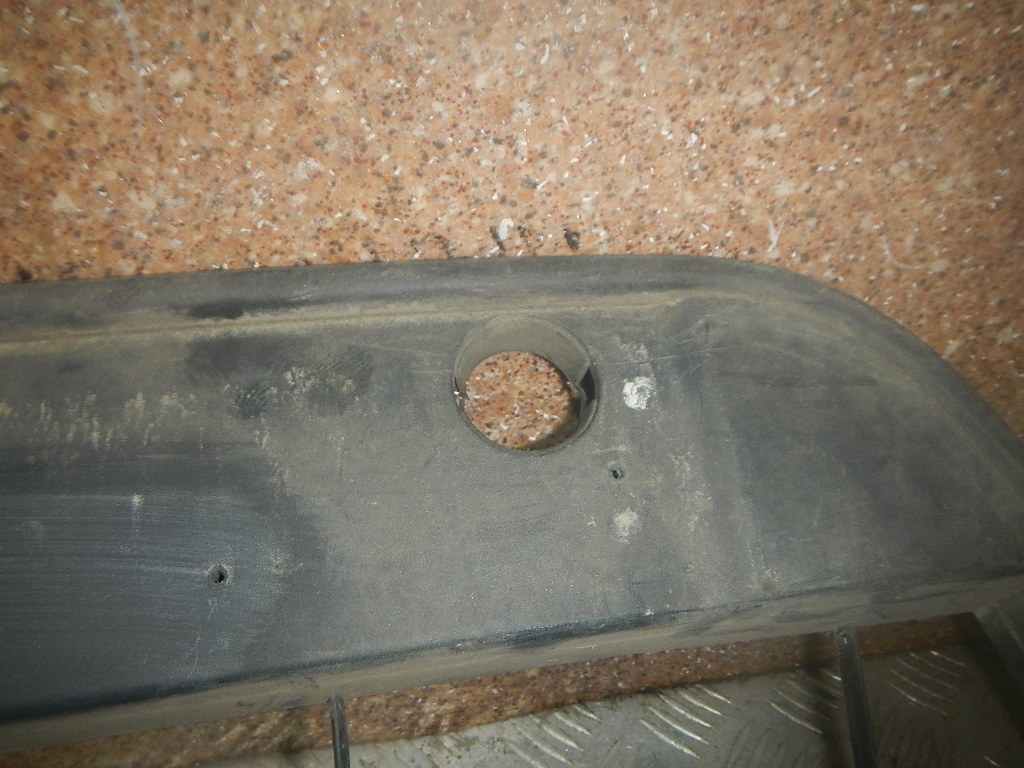 Решетка в бампер центральная