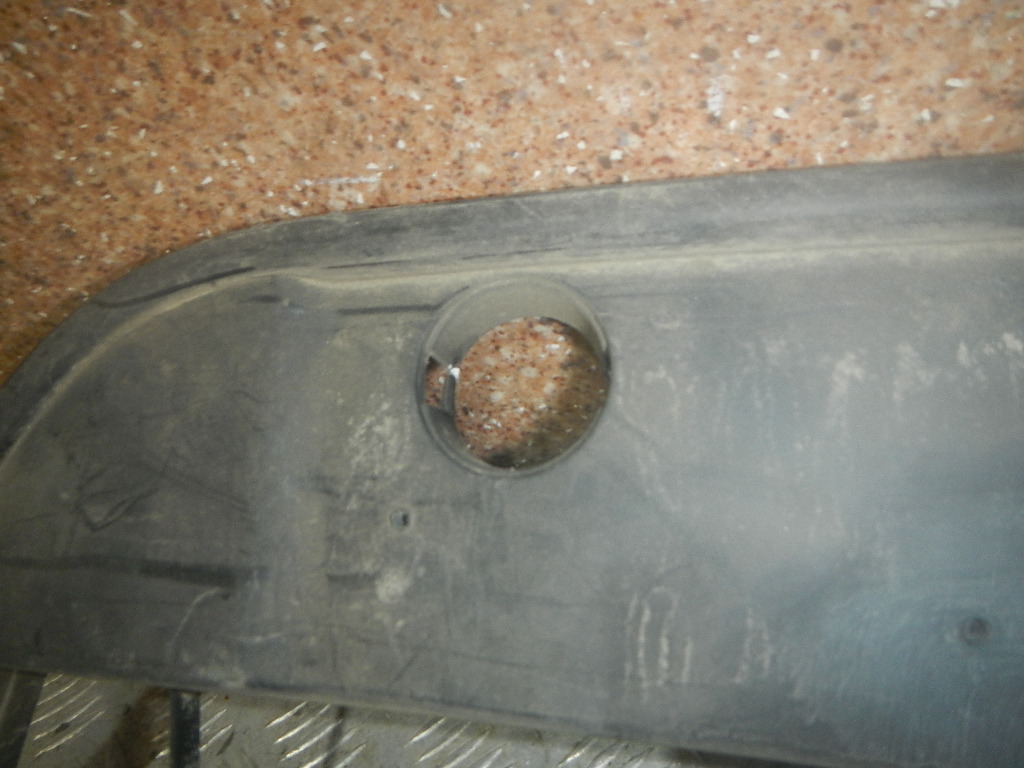 Решетка в бампер центральная