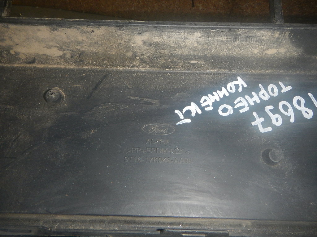 Решетка в бампер центральная