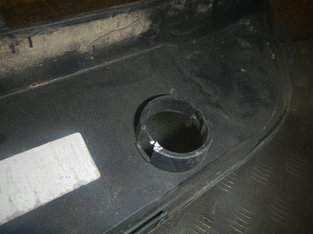 Решетка в бампер центральная