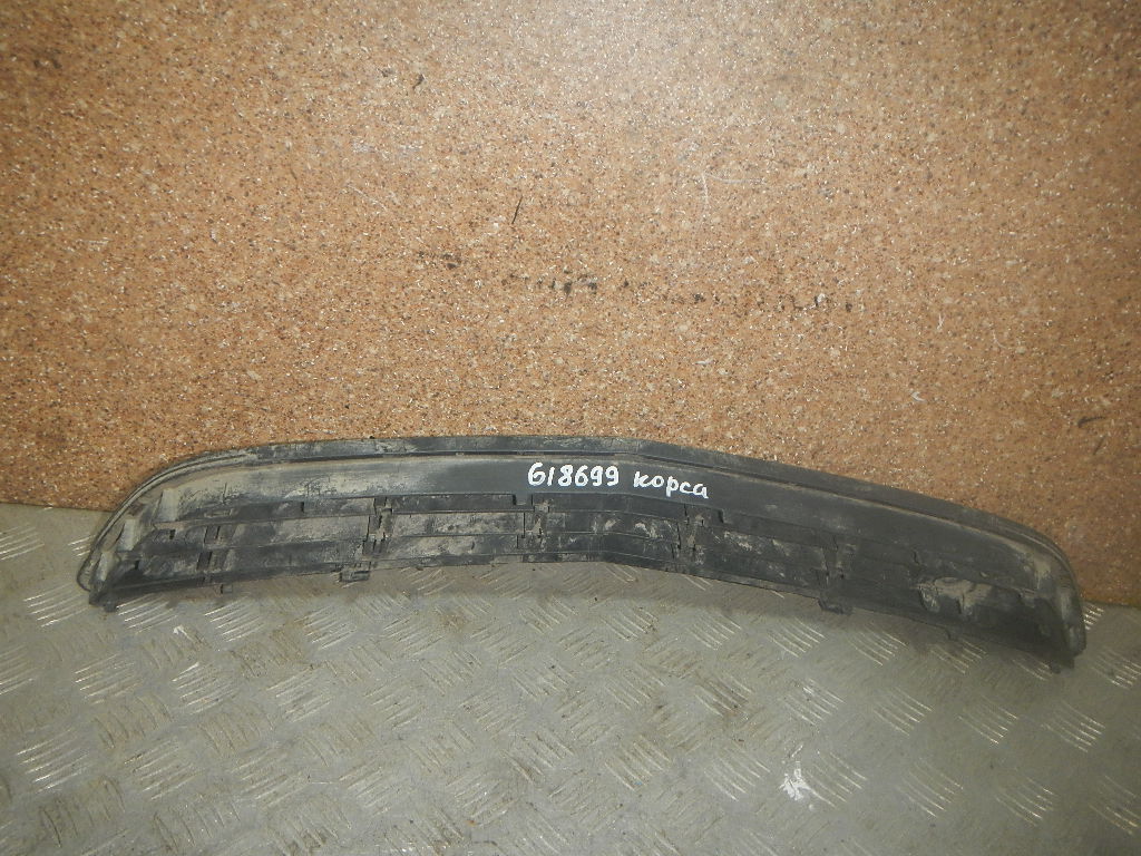 Решетка в бампер центральная