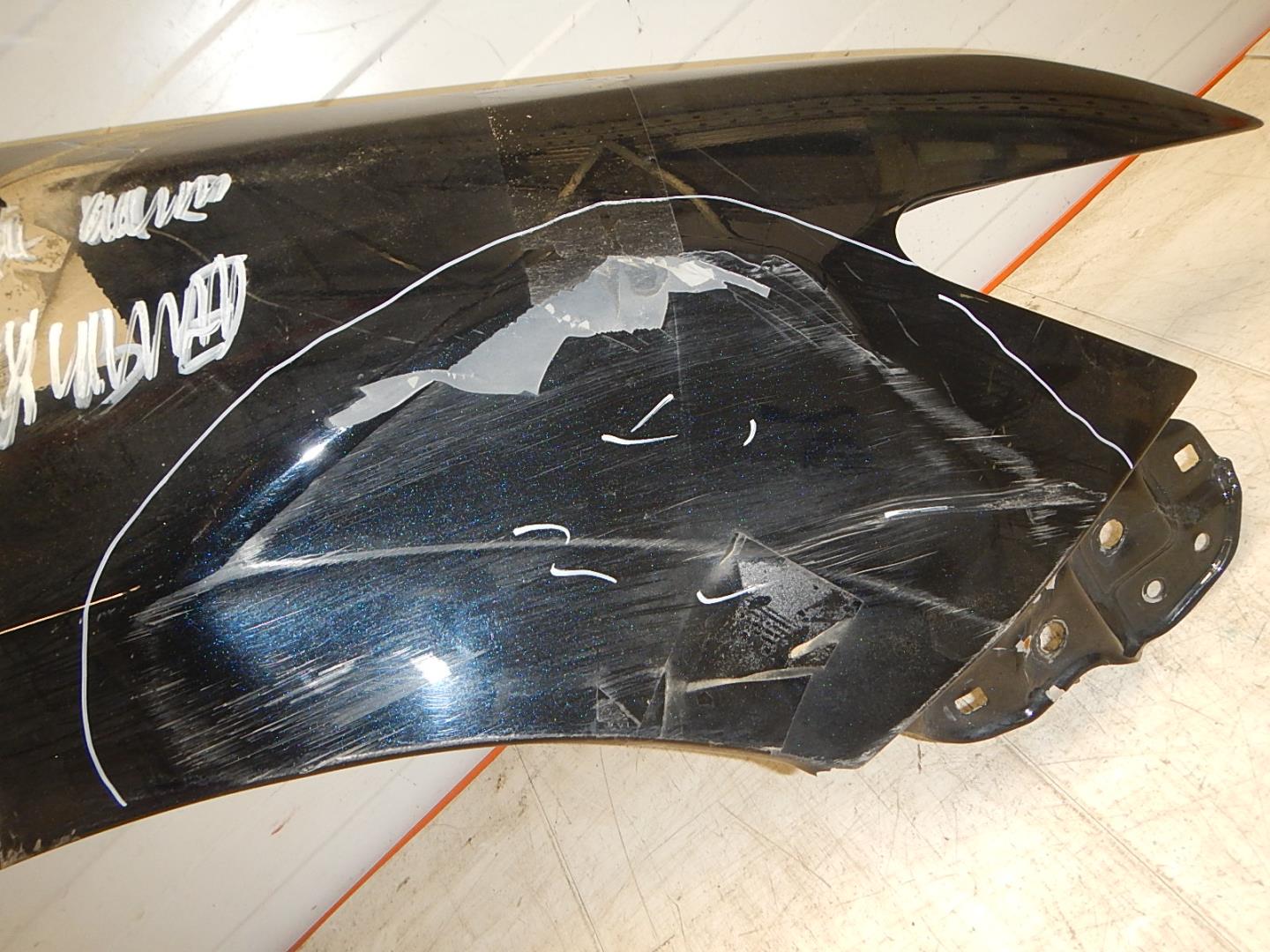 Крыло переднее правое