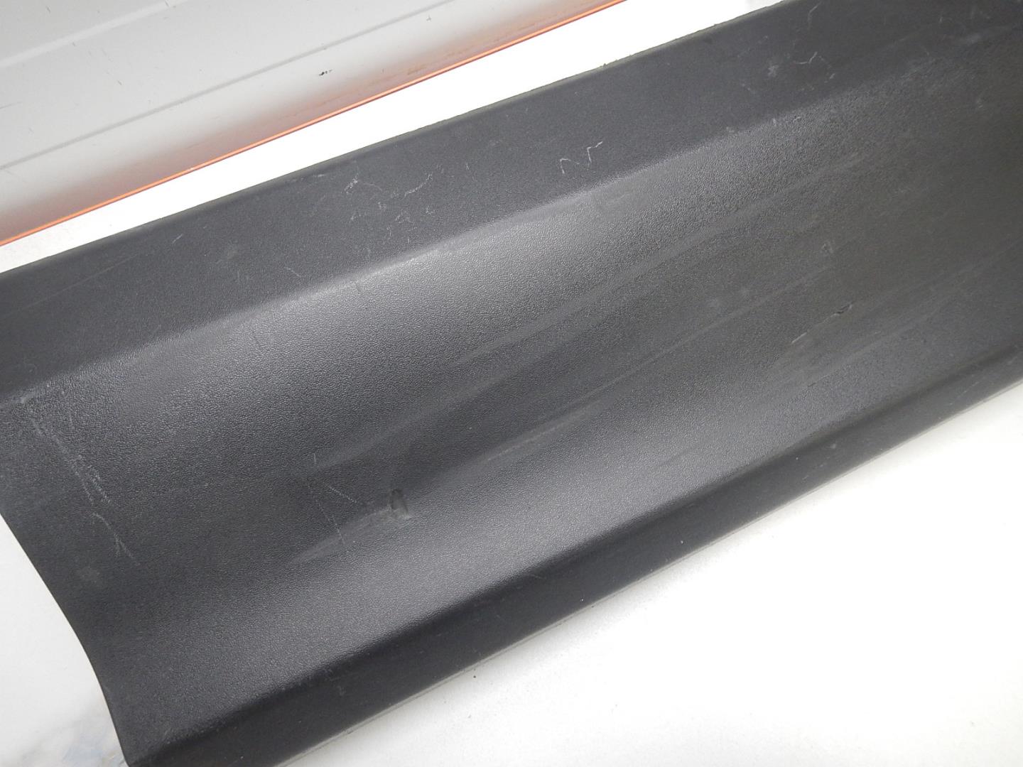 Молдинг задней правой двери