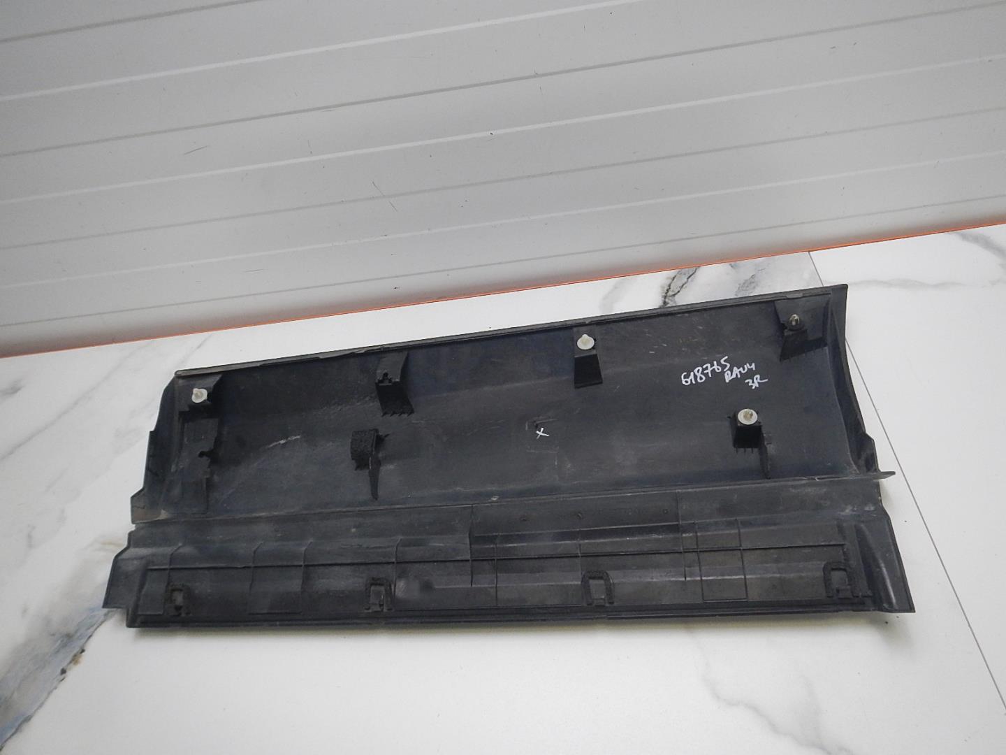 Молдинг задней правой двери