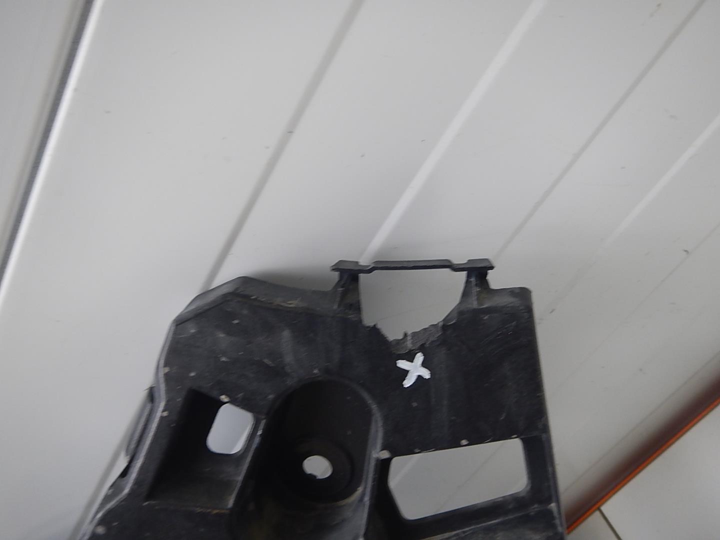 Кронштейн заднего бампера левый