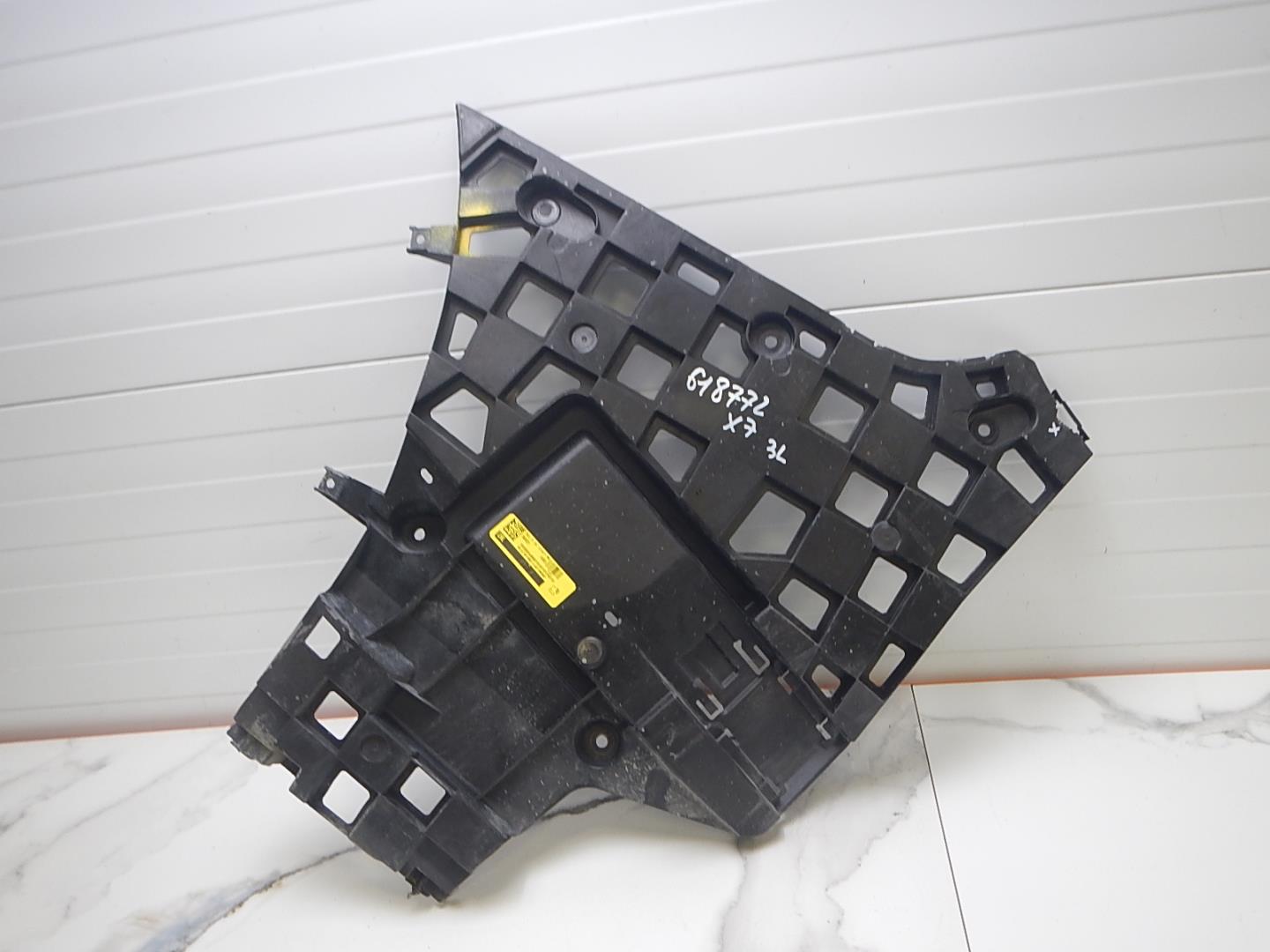 Кронштейн заднего бампера левый