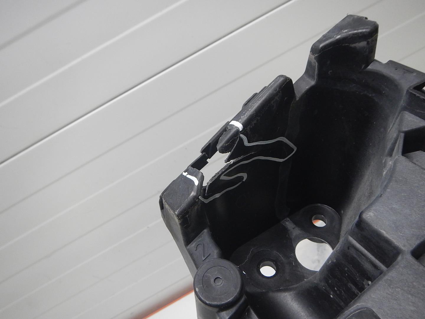 Кронштейн заднего бампера левый