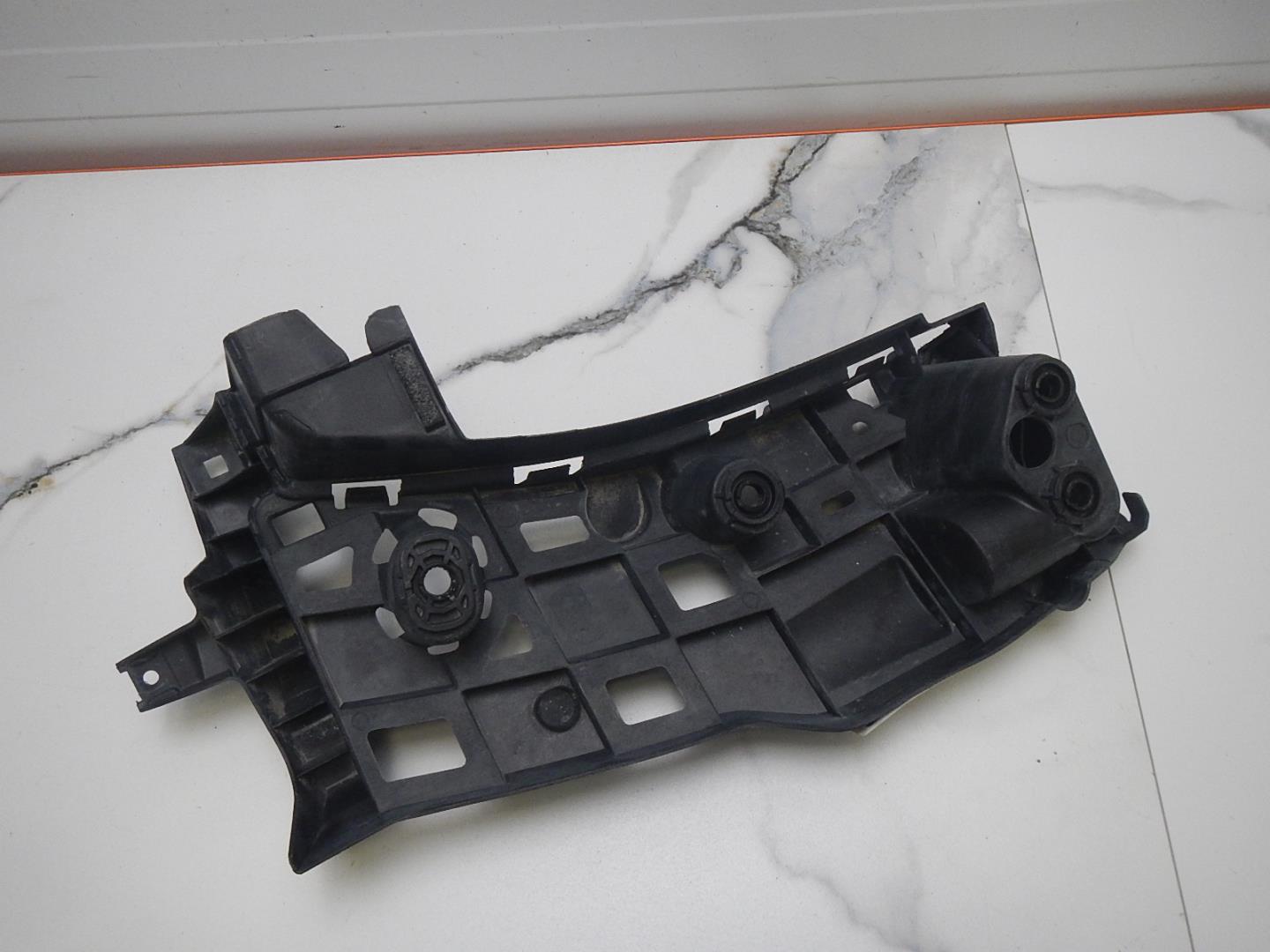 Кронштейн заднего бампера левый