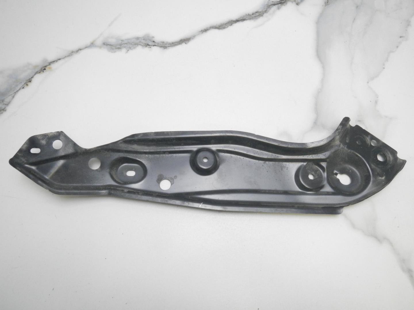 Кронштейн фар левый