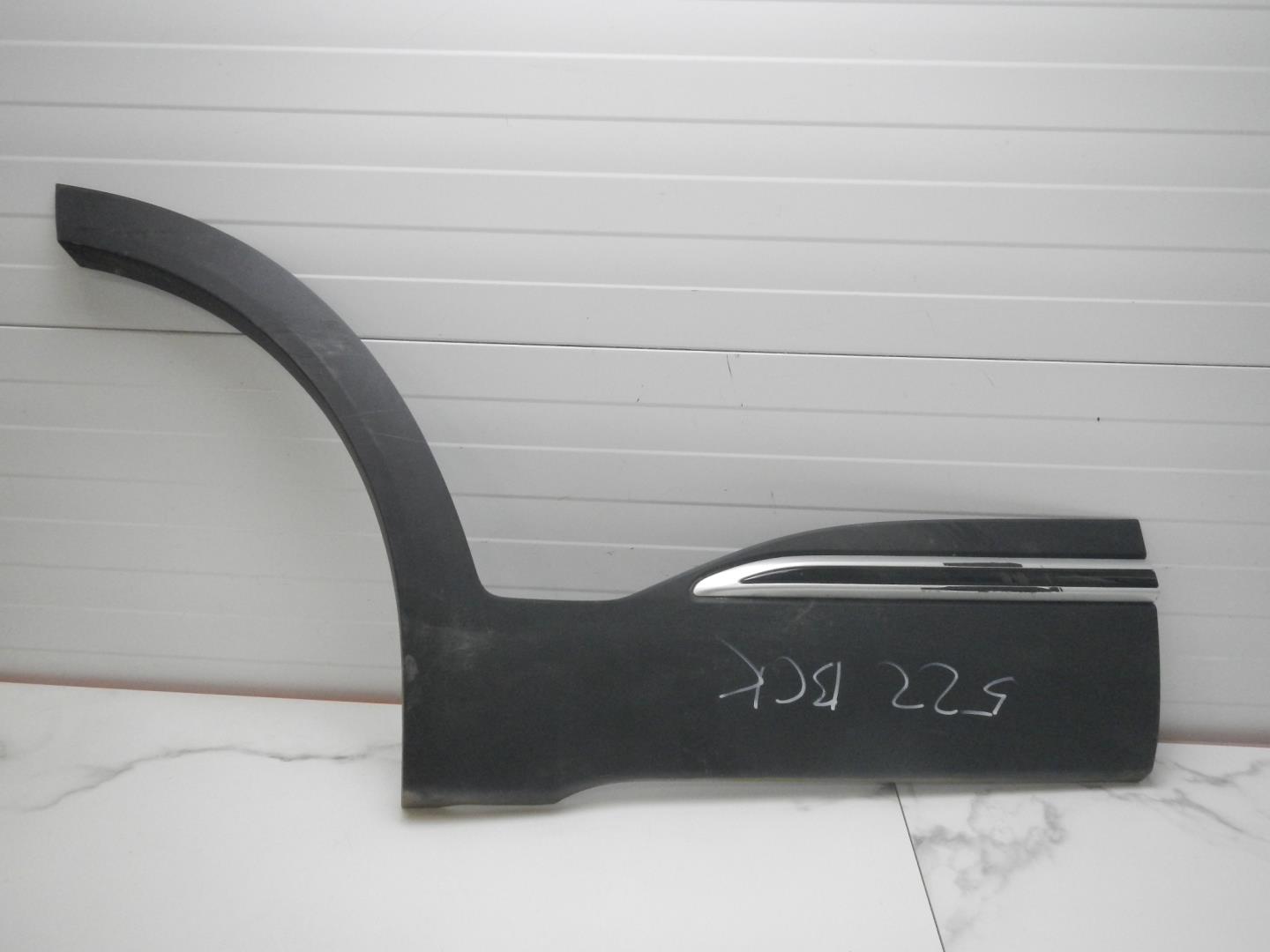 Молдинг задней правой двери