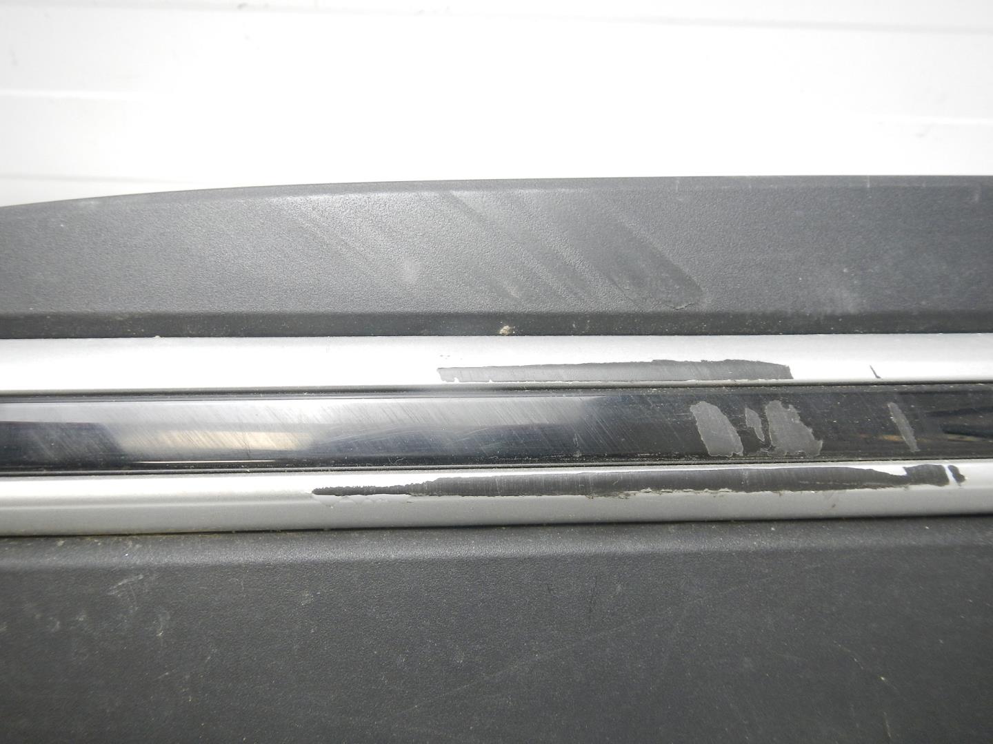 Молдинг задней правой двери