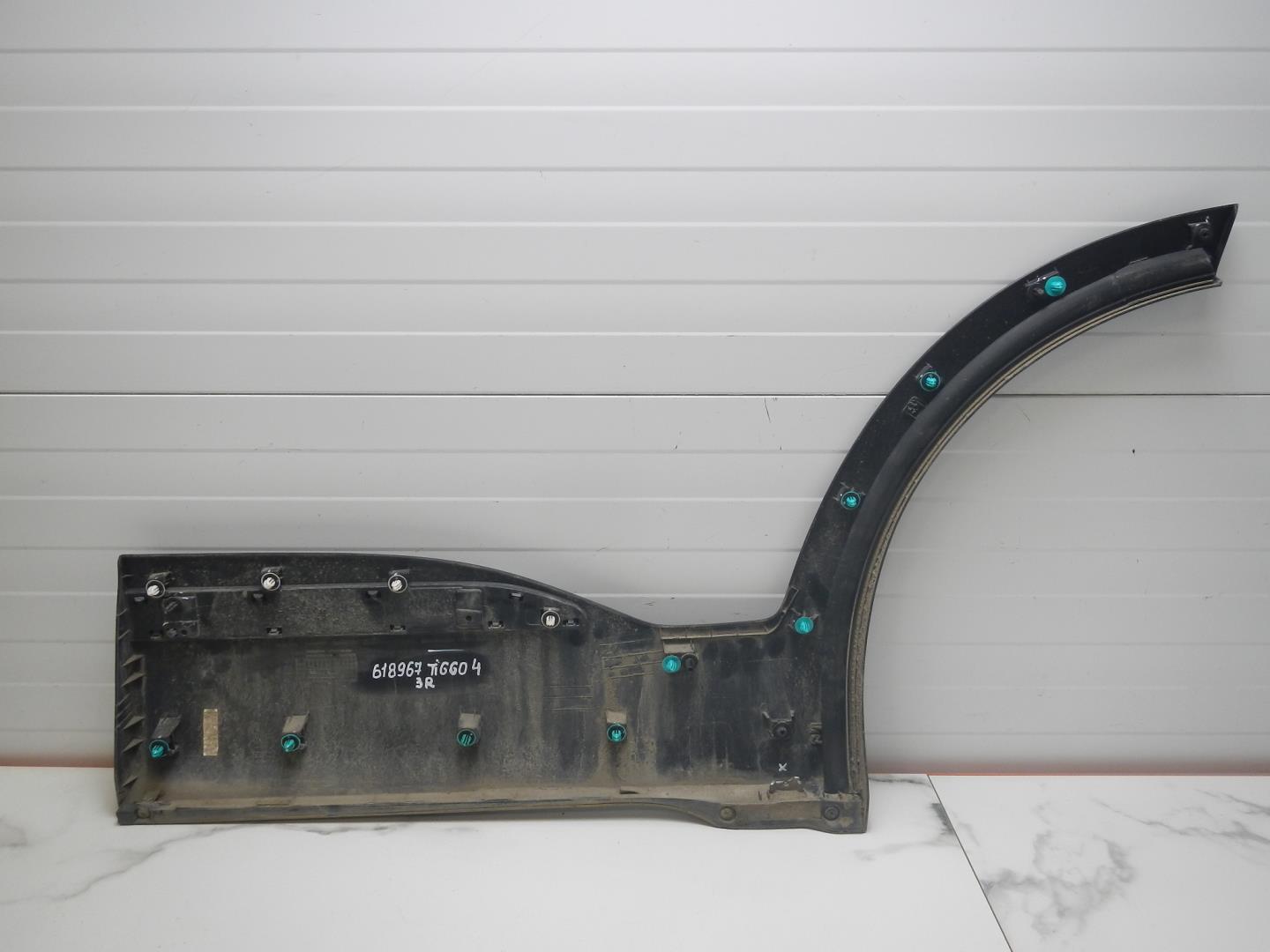 Молдинг задней правой двери