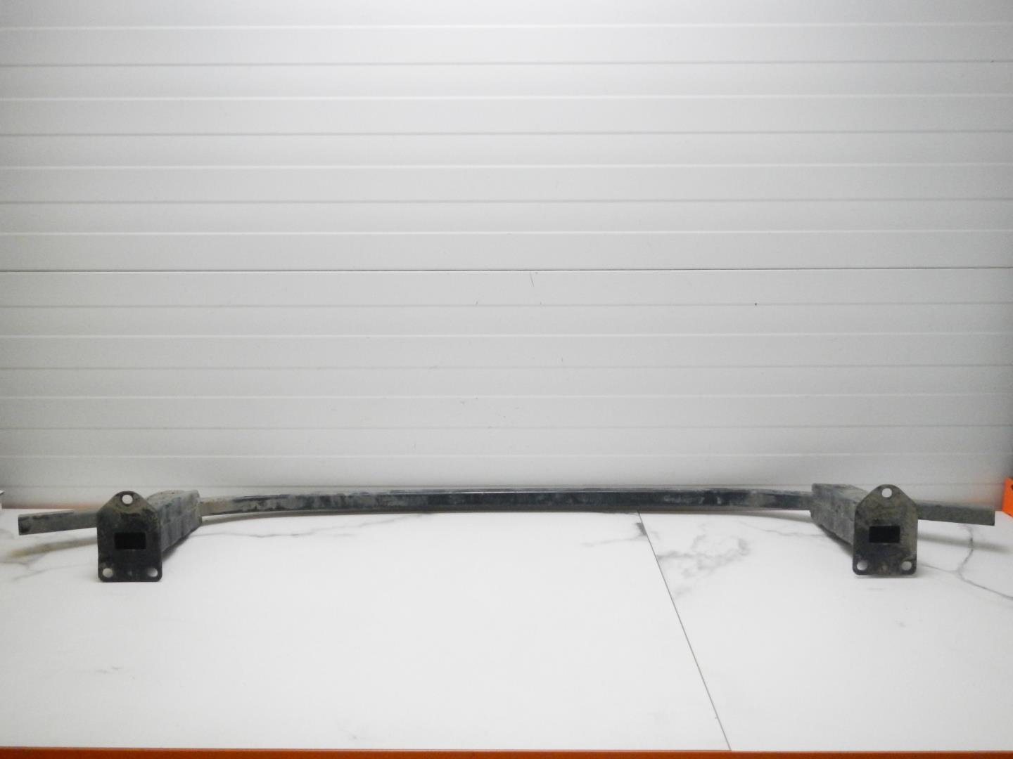 Усилитель переднего бампера