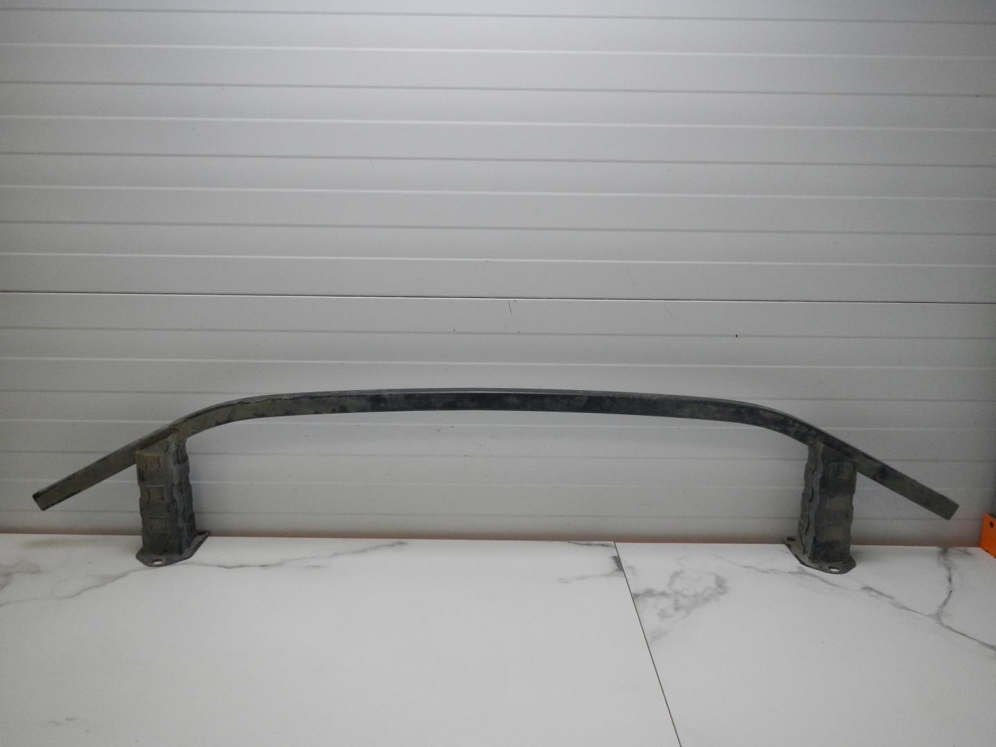 Усилитель переднего бампера