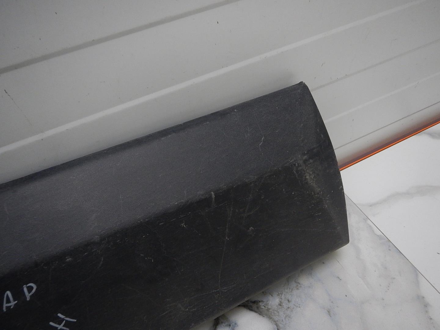 Молдинг задней правой двери