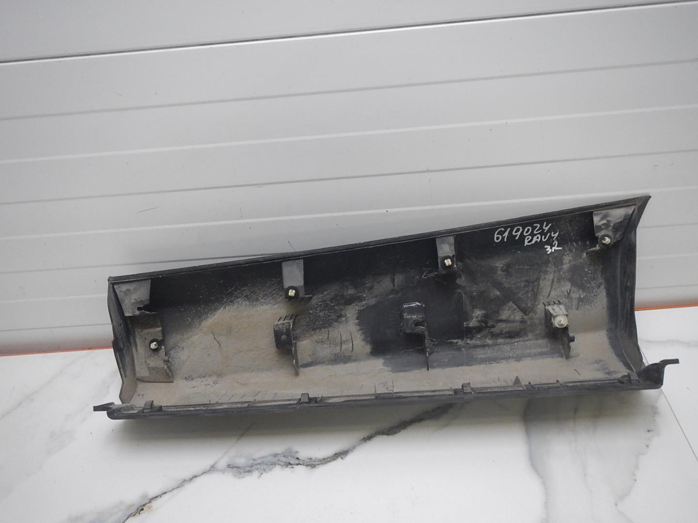 Молдинг задней правой двери