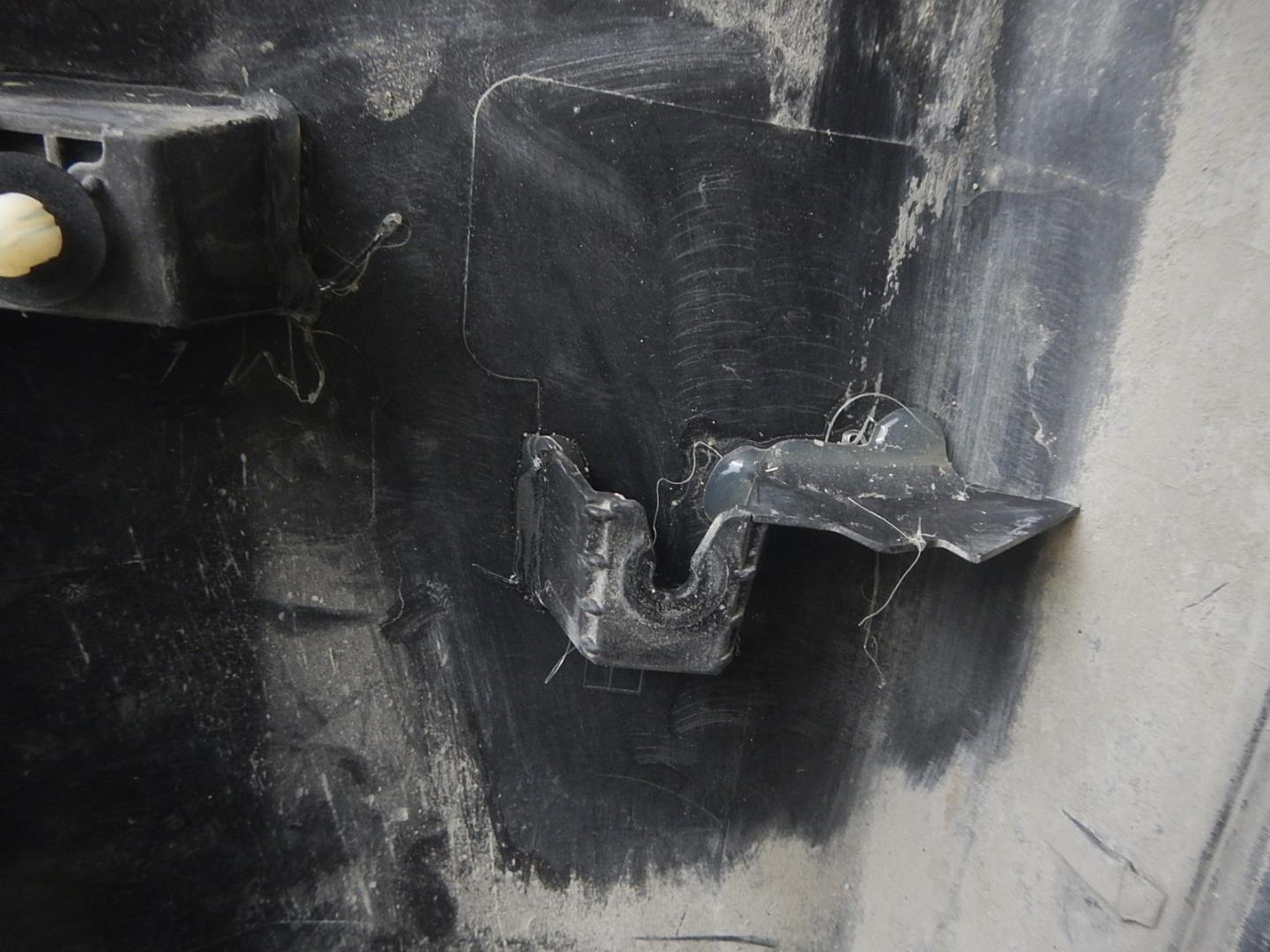 Молдинг задней правой двери