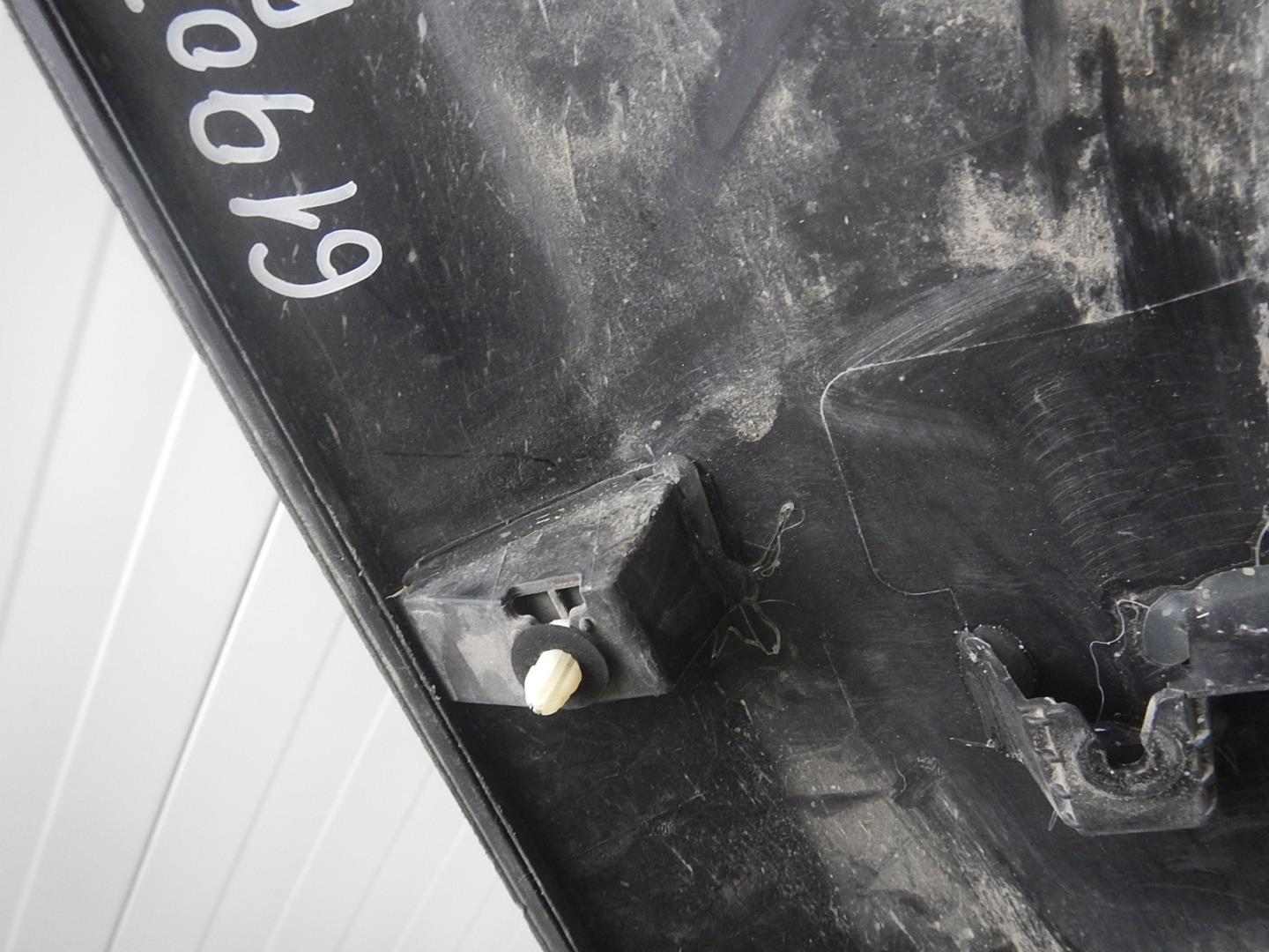 Молдинг задней правой двери