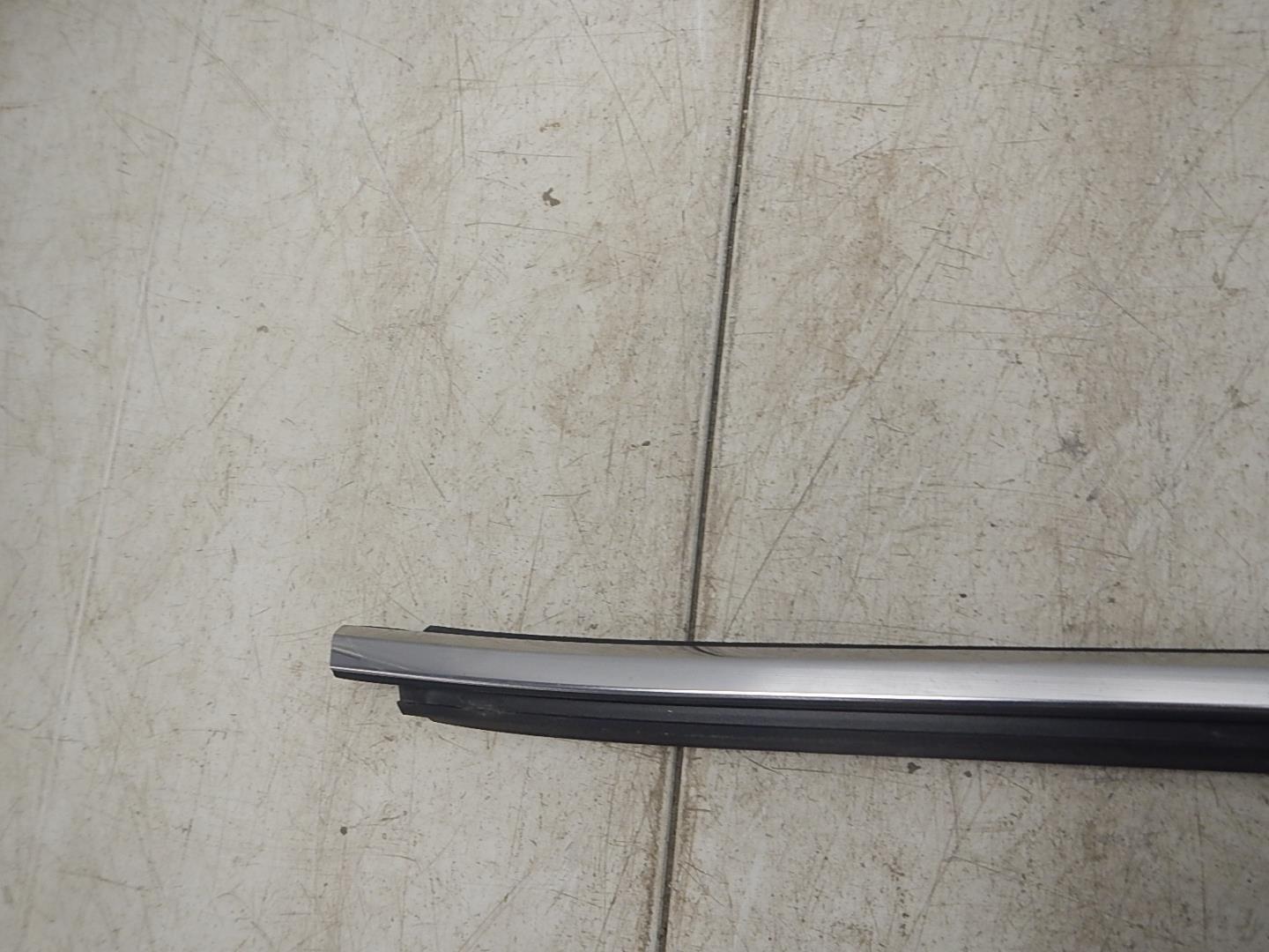 Накладка стекла заднего правого