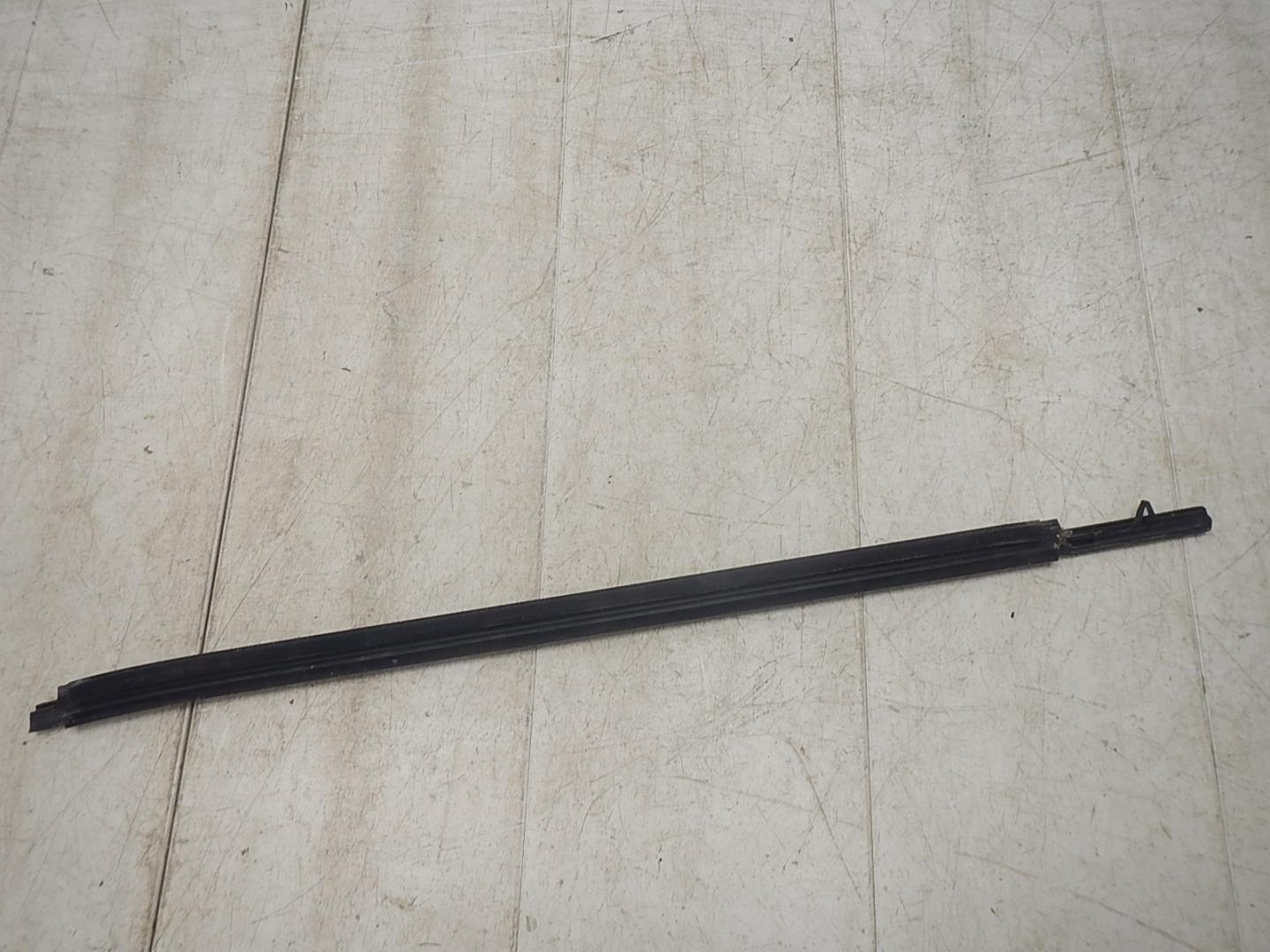 Накладка стекла заднего правого