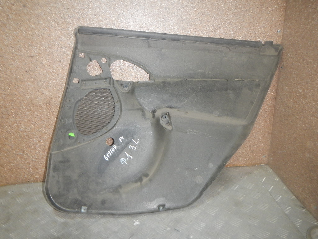 Обшивка двери задней левой