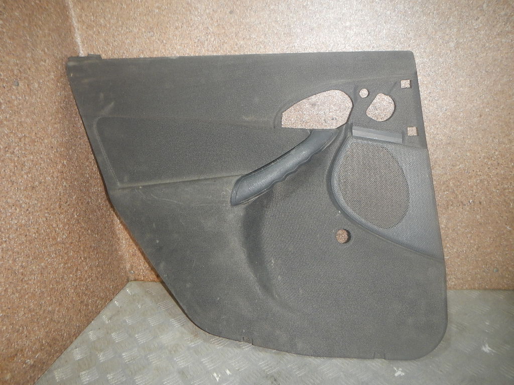 Обшивка двери задней левой