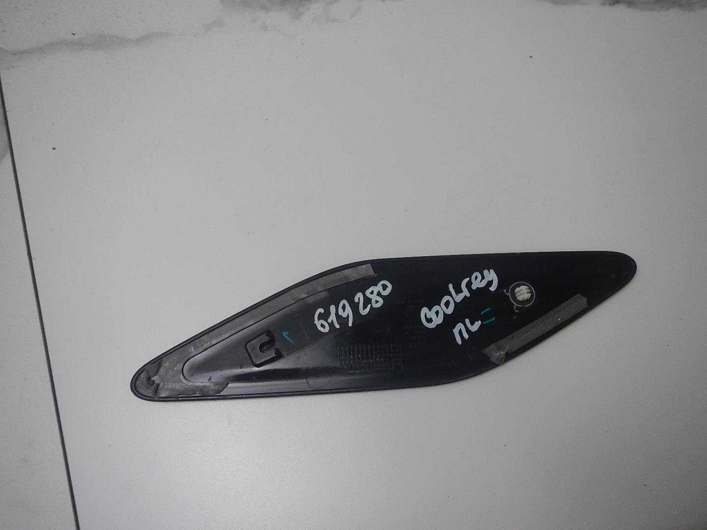 Молдинг капота