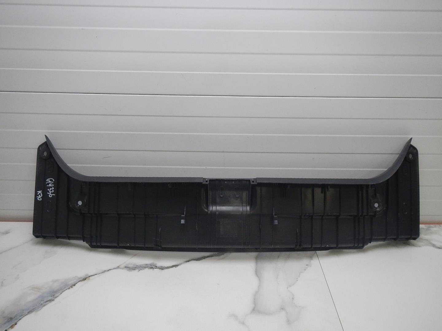 Обшивка багажника