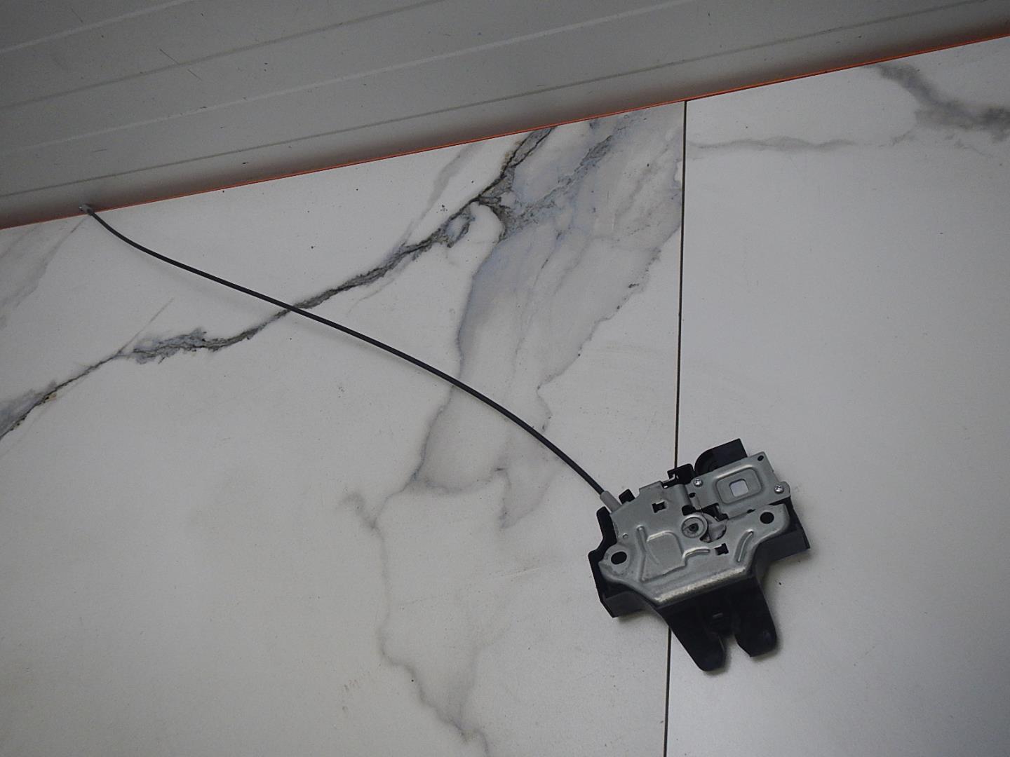 Замок багажника