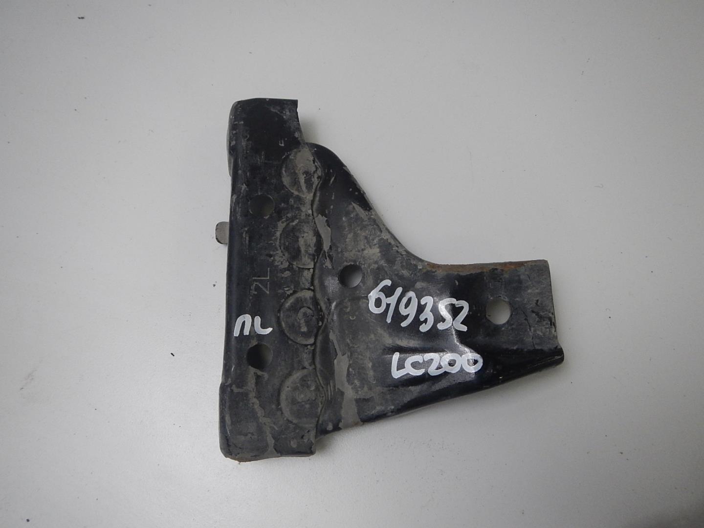 Кронштейн фар левый