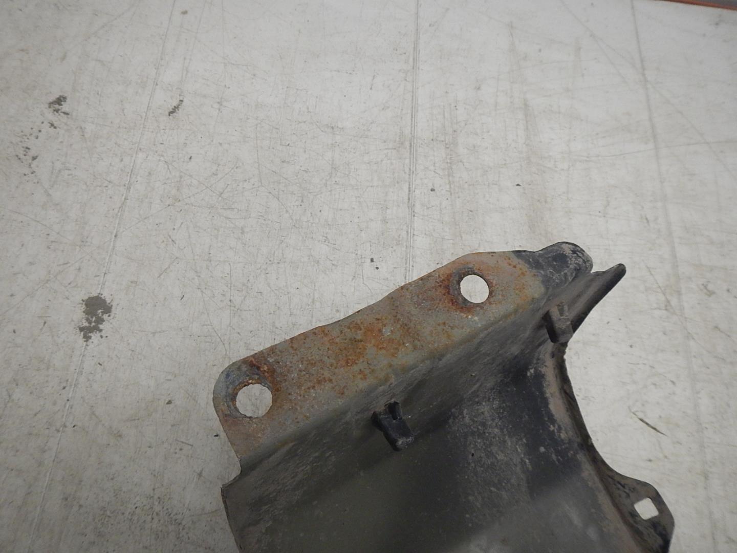 Крыло переднее правое