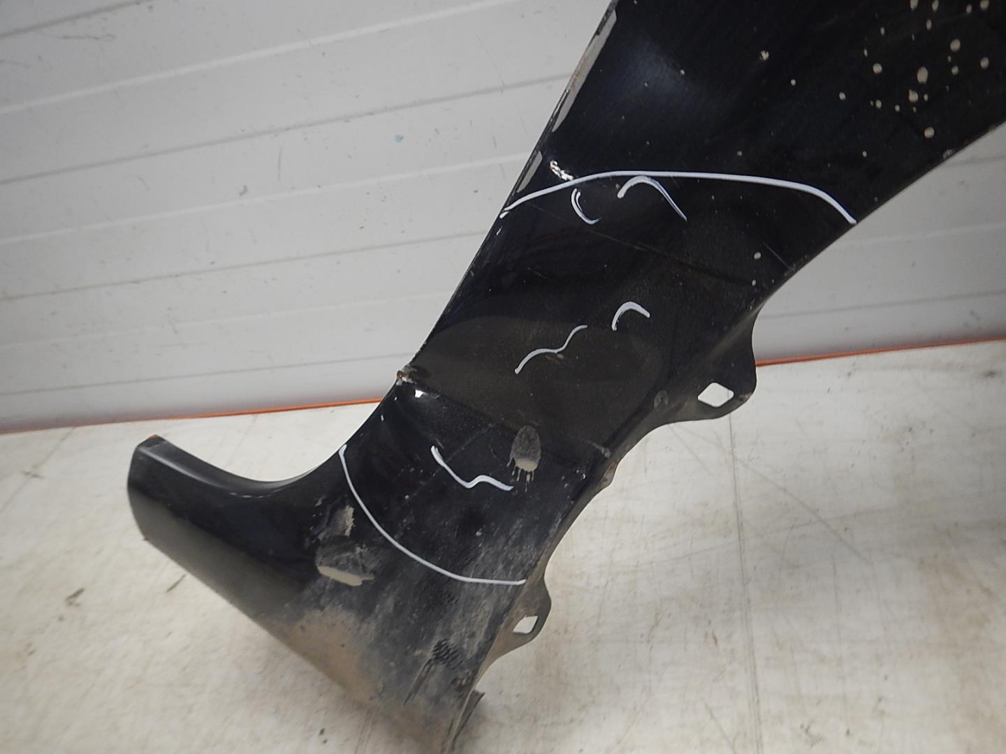 Крыло переднее правое