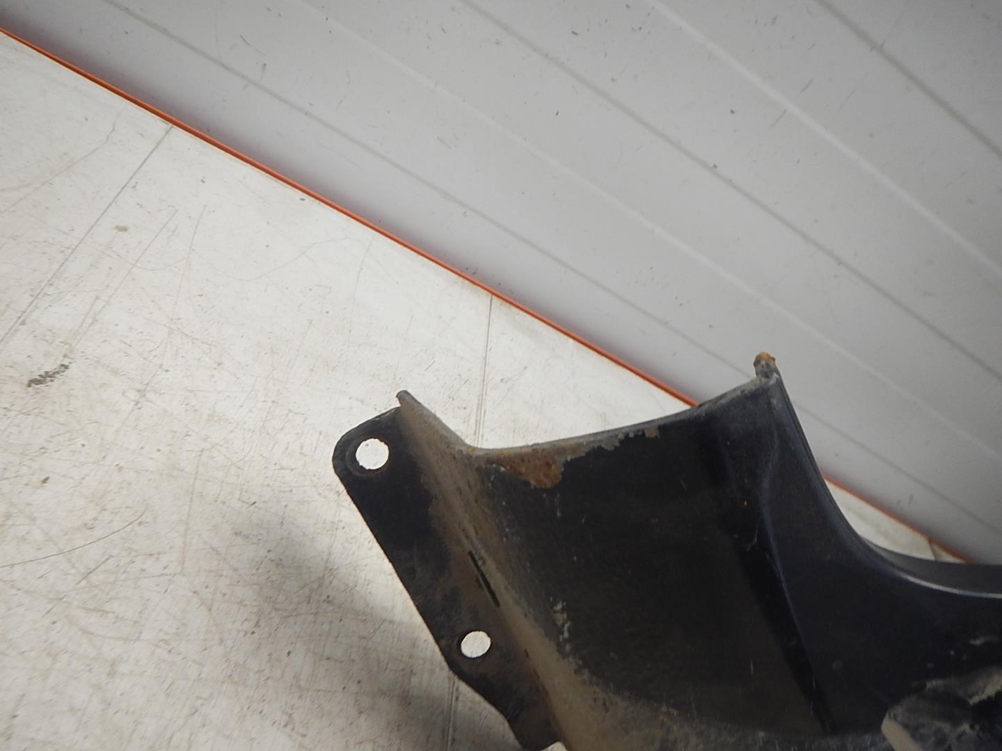 Крыло переднее правое